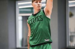 足球直播在线观看-球队训练新战术备战，备受关注