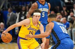 足球直播在线观看免费-东部豪门占据榜首，骑士再遇阻碍，湖人魔术登顶的简单介绍