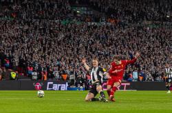 足球直播-国际足球盛事：英格兰队夺得胜利