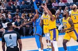 足球直播在线直播观看免费-关于雷霆碾压湖人，费沃斯打破历史纪录的信息