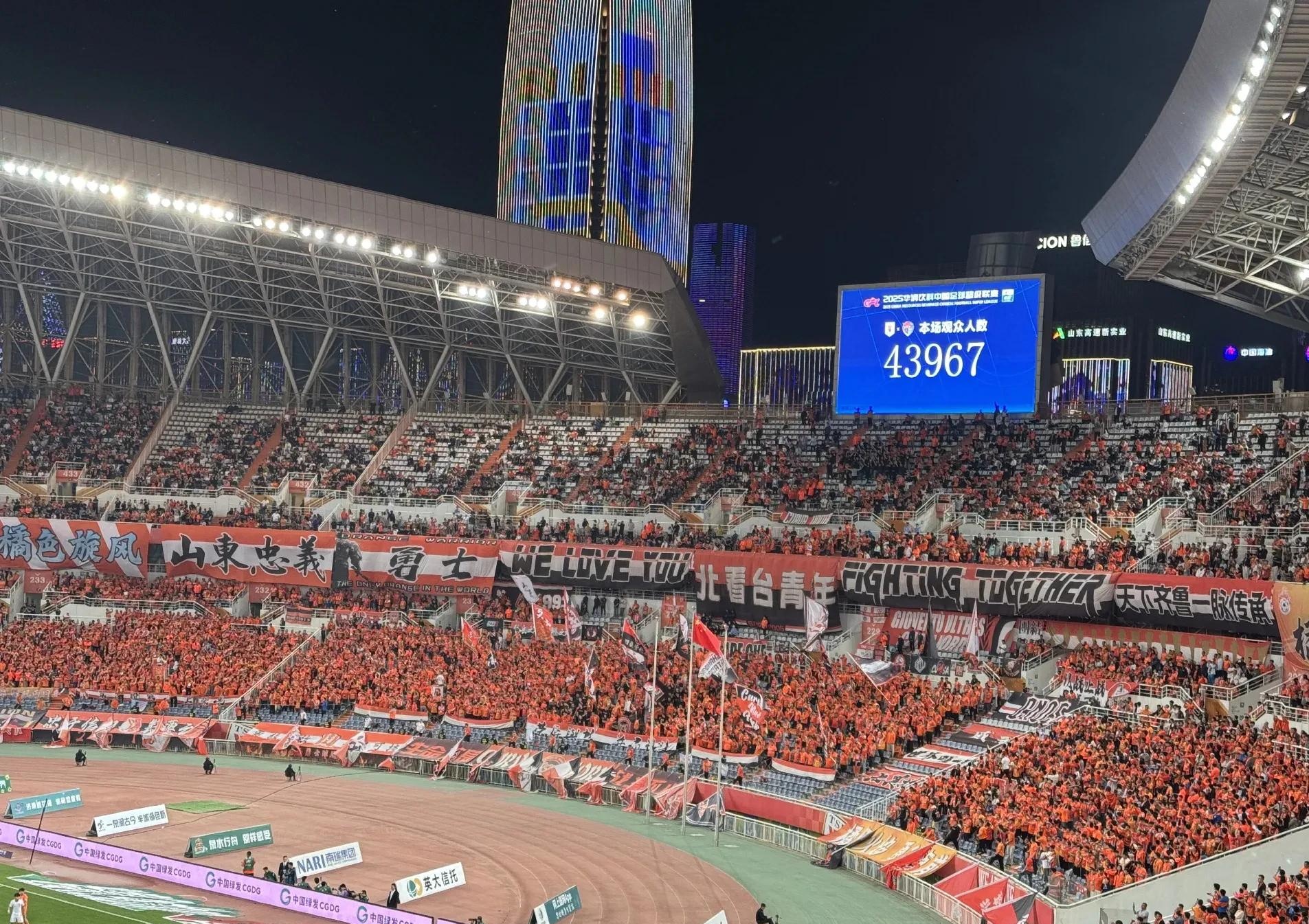 中超大战火爆上演，球队实力较量，球迷情绪达到高潮的简单介绍