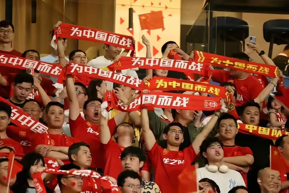 主场之利助威声，如潮水激励球员拼搏的简单介绍