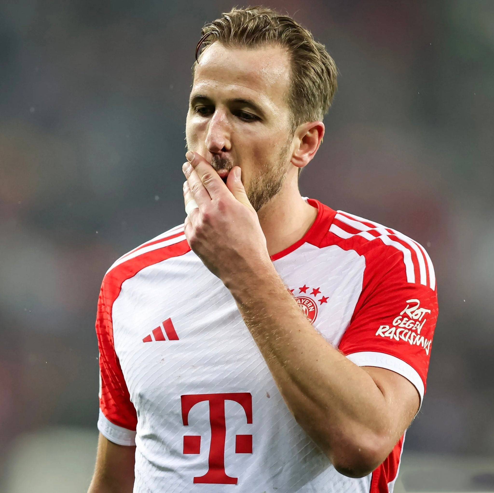 关于拜仁慕尼黑后卫戈雷茨卡建功，助球队轻松晋级的信息