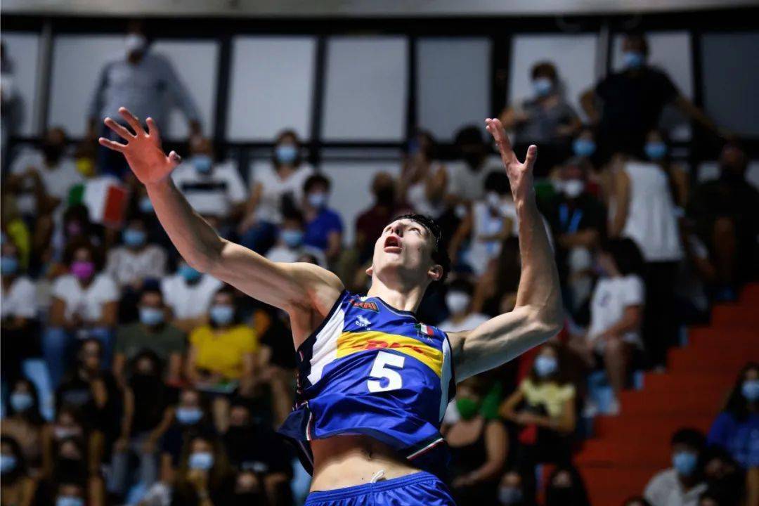 男子排球决赛激烈对抗，意大利队夺冠