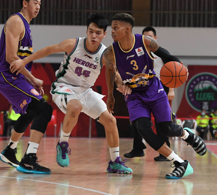 凯尔特人轻取山西队,王哲林扛起全队的简单介绍 凯尔特人轻取山西队,王哲林扛起全队的简单介绍