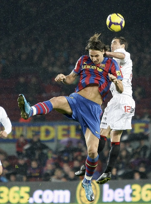 希腊鏖战巴萨,伊布刷新纪录 希腊鏖战巴萨,伊布刷新纪录